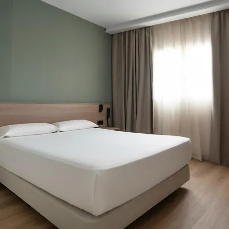 Alora Apartahotel