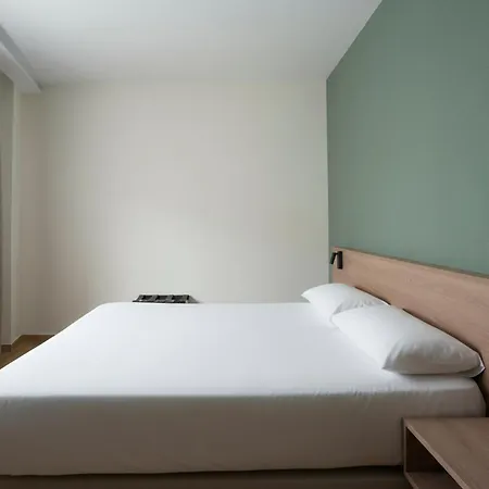 Alora Hotel apartamentowy 4*
